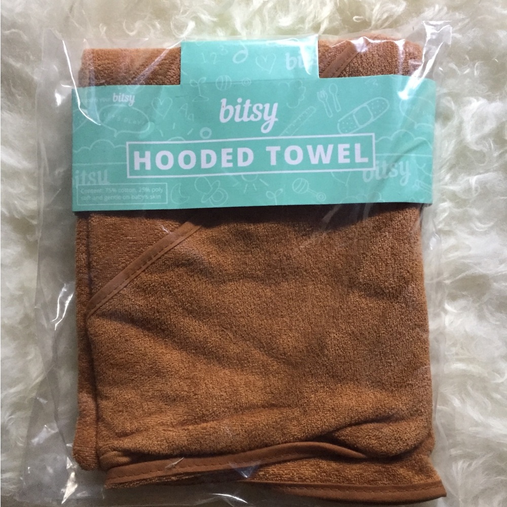 Bitsy HOODED TOWEL